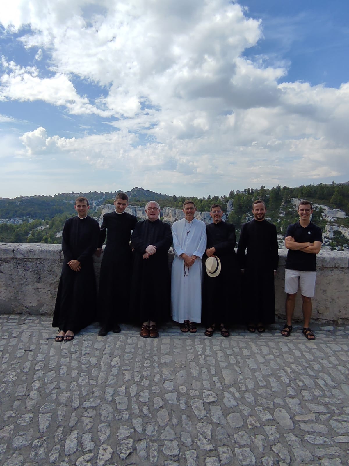 L'équipe des prêtres au service de la paroisse d’Arles 